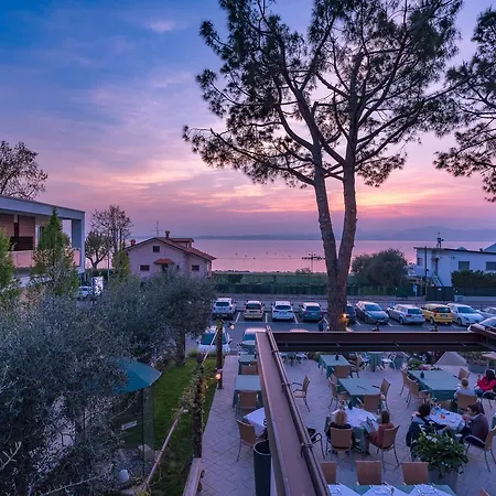 Maximilian Hotel