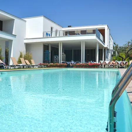 Maximilian Hotel